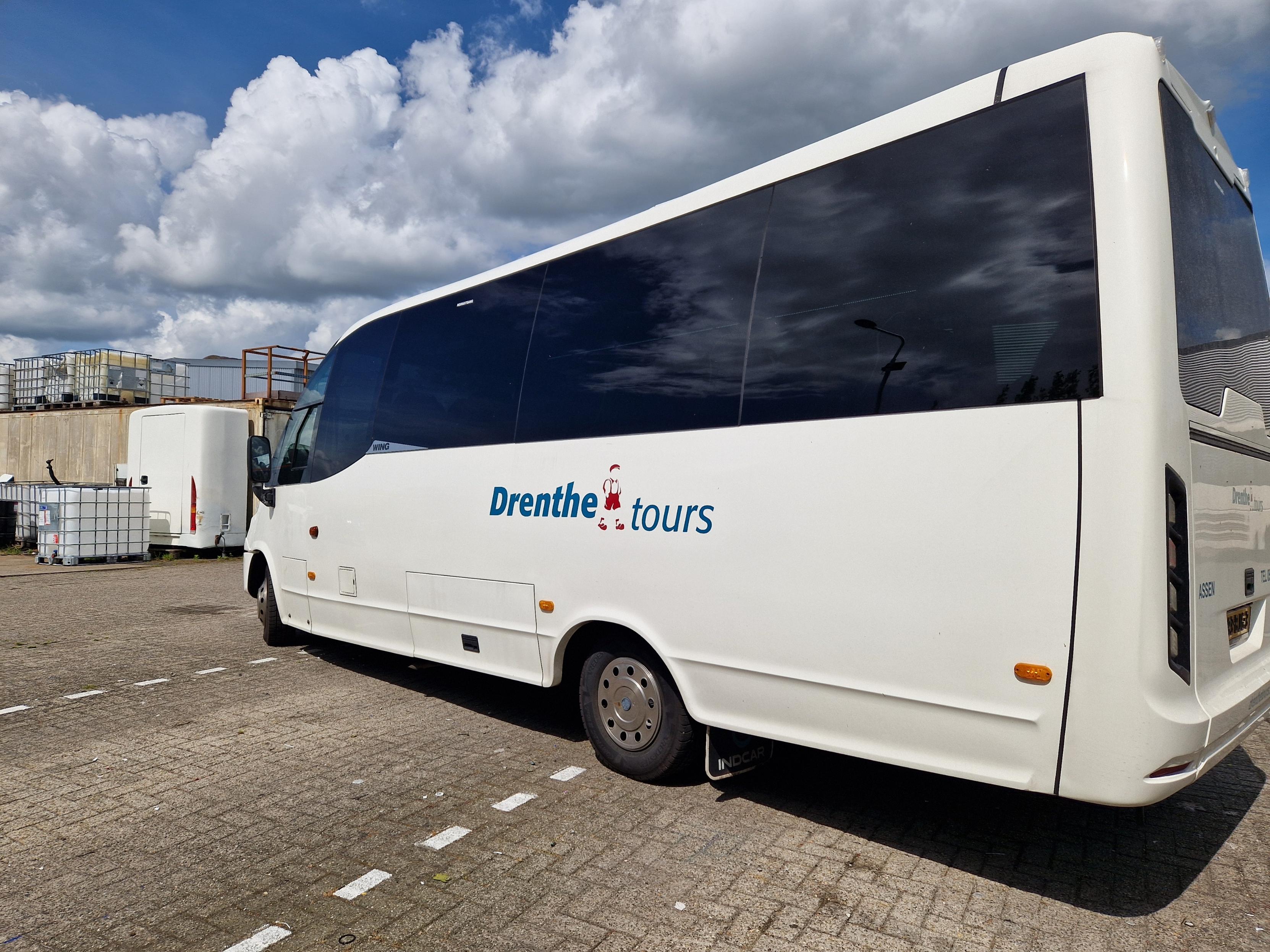 28-persoons touringcar