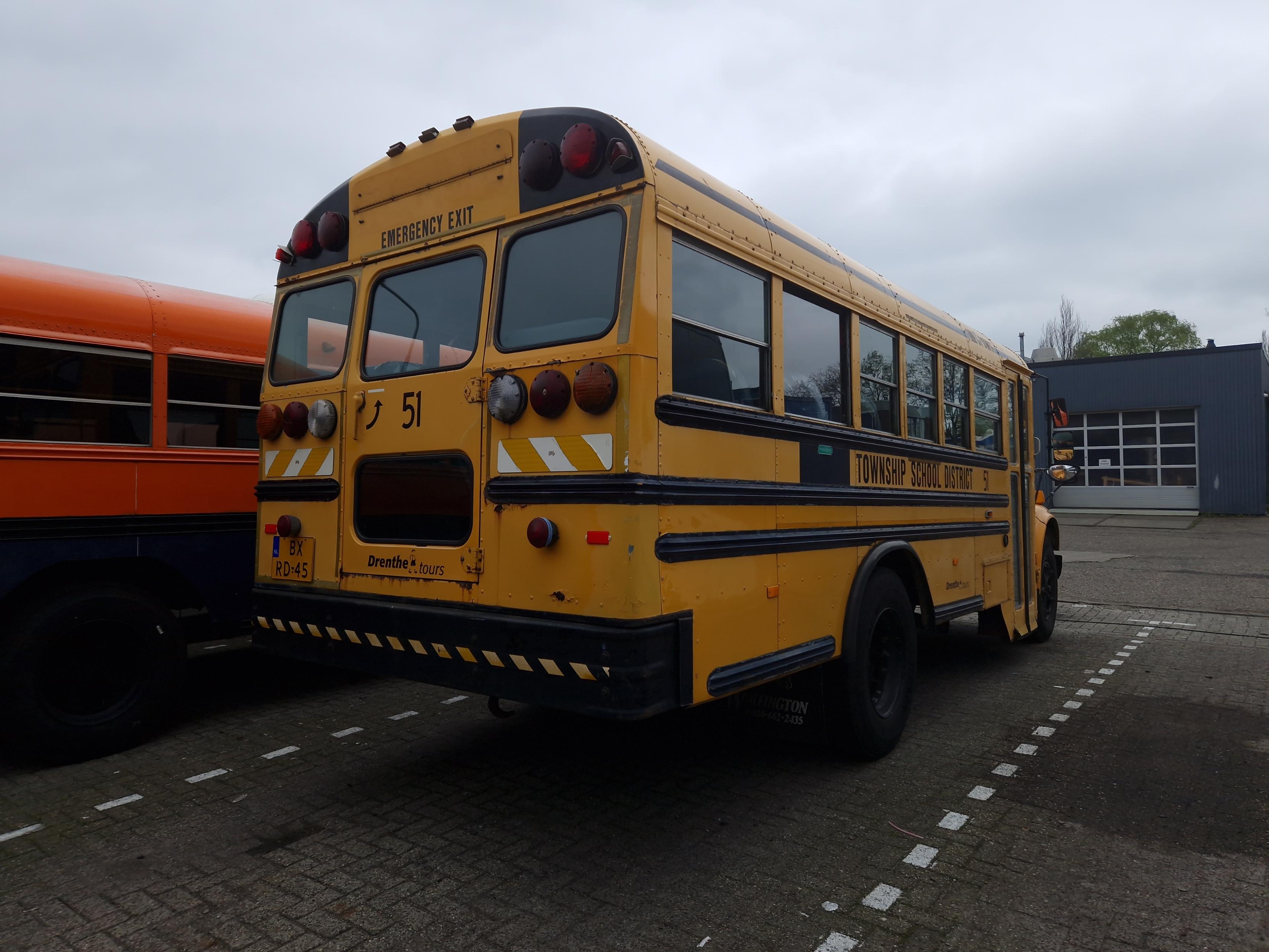 Amerikaanse schoolbus huren