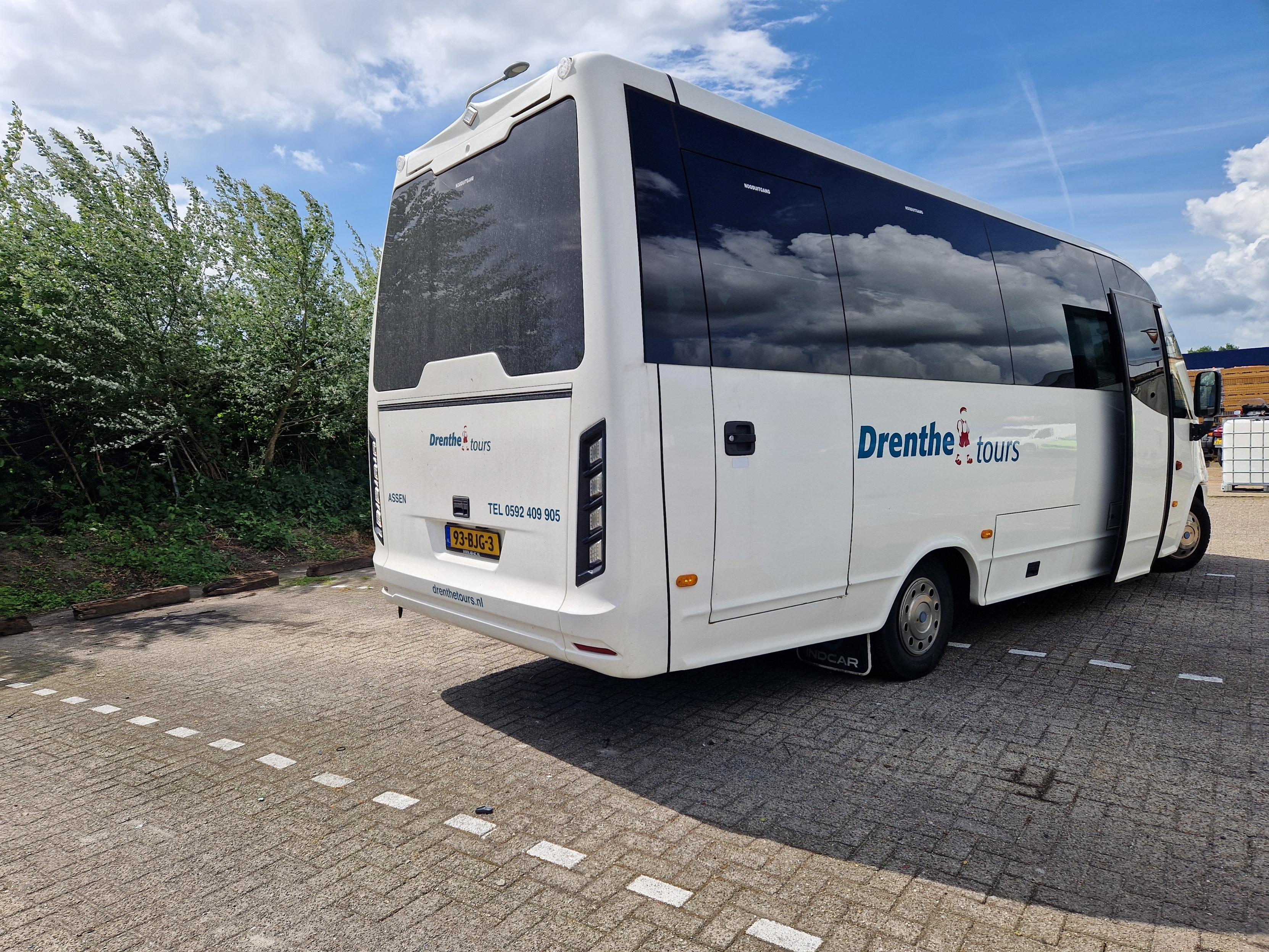 28-persoons touringcar