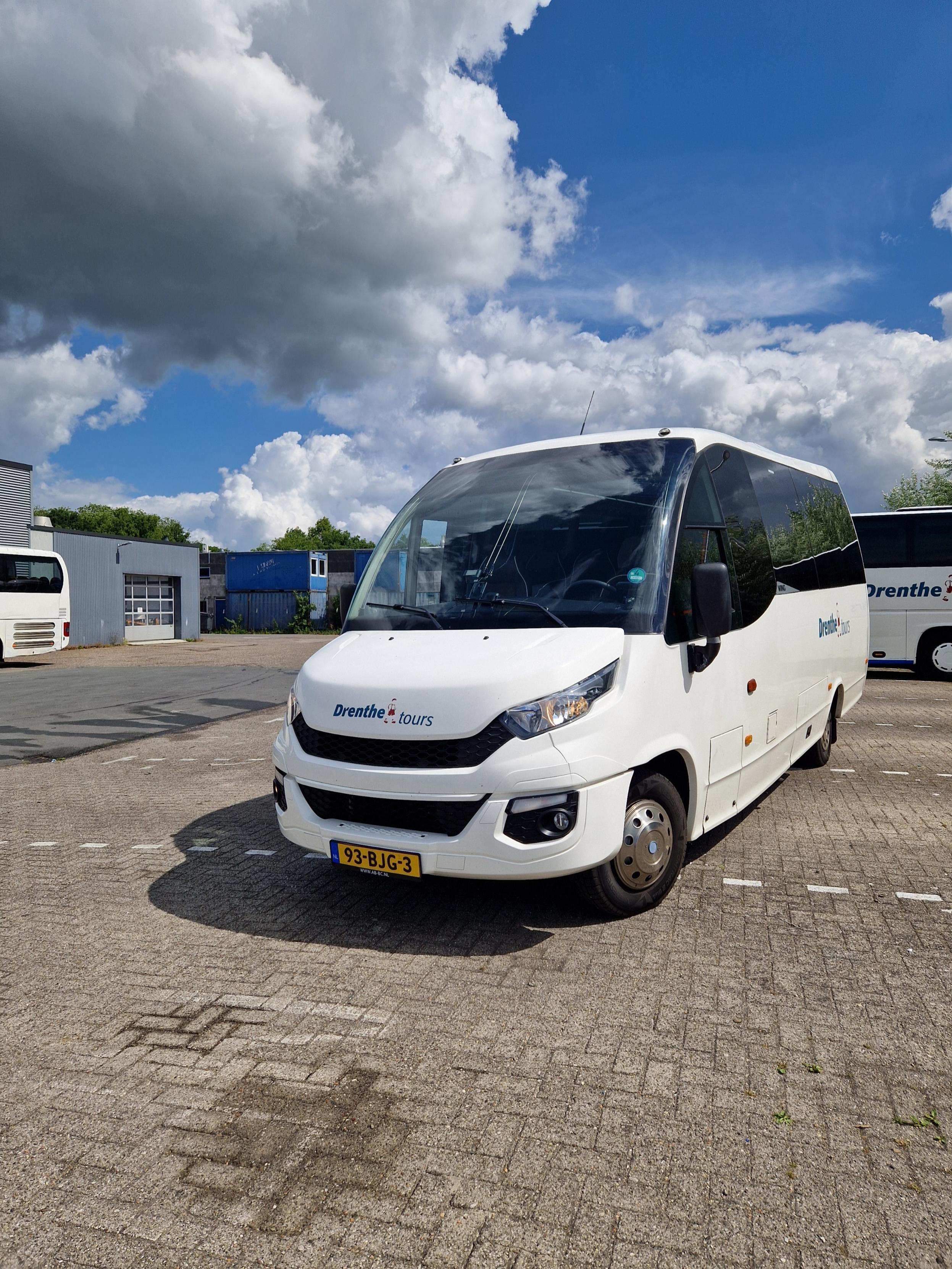 28-persoons touringcar