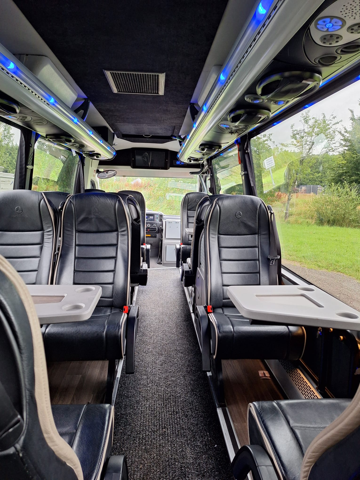 15-persoons VIP touringcar
