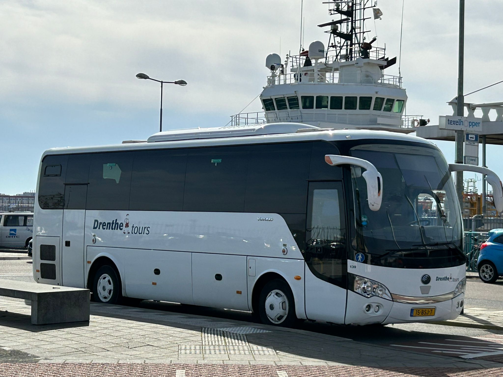 34-persoons touringcar